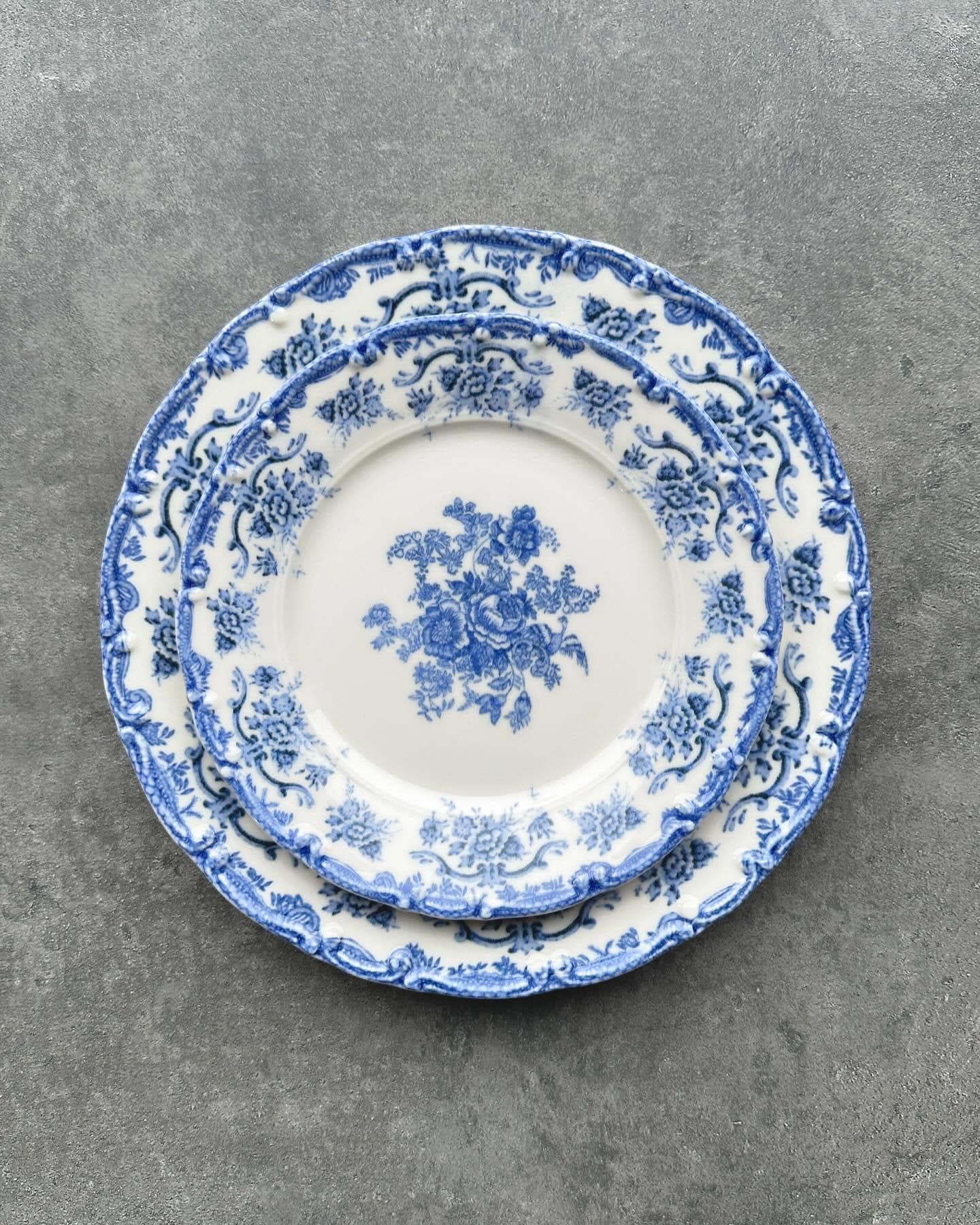 Porcelain Dinnerware Set Antique Green 24-piece | 6 Person Premium Floral Plates & Bowls