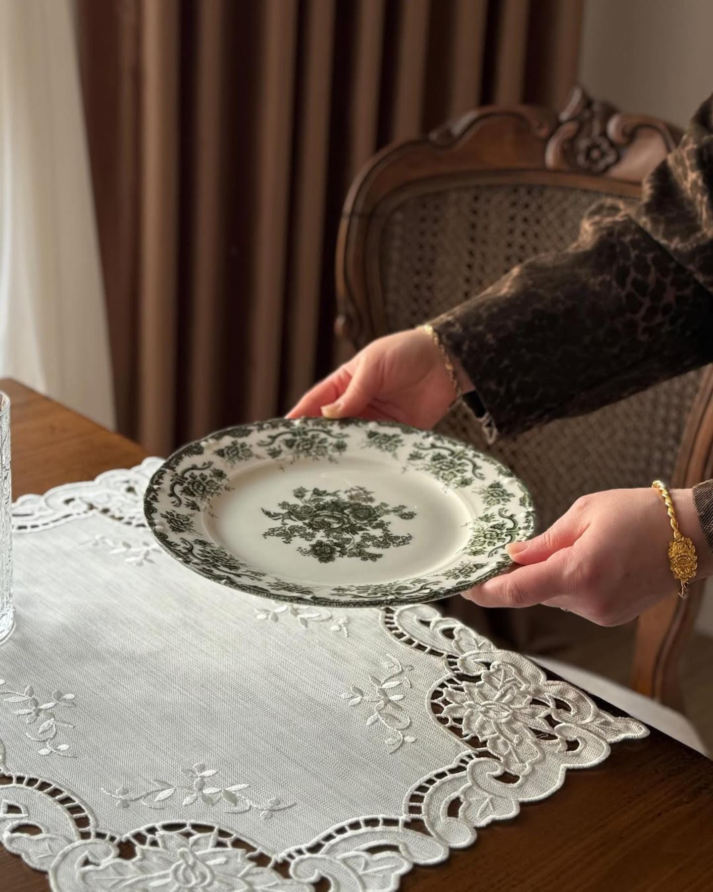Porcelain Dinnerware Set Antique Green 24-piece | 6 Person Premium Floral Plates & Bowls