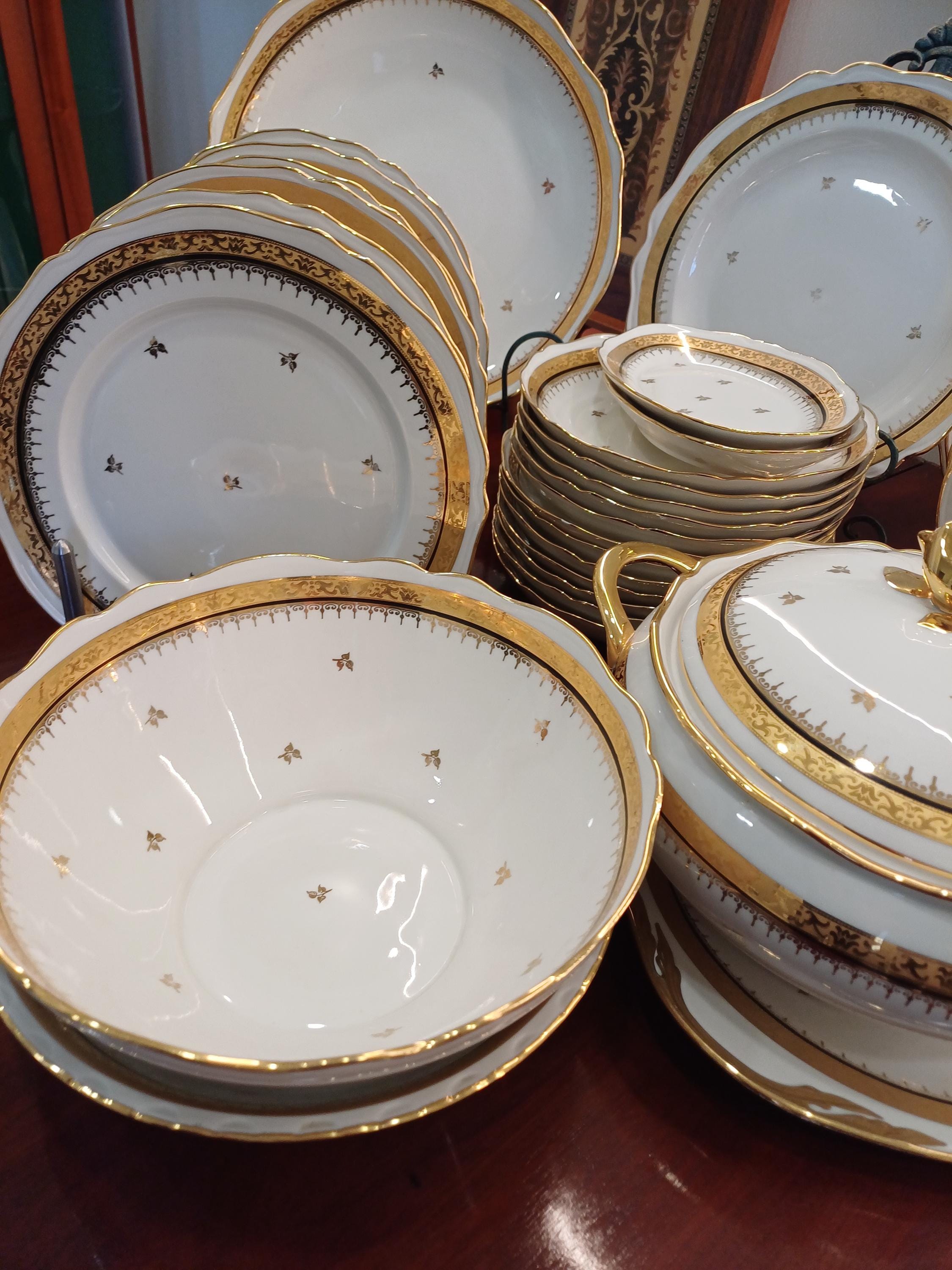 Limoges - Table Service For 12 (32) - Porcelain, Gold Plated - Gold “deux Feux”
