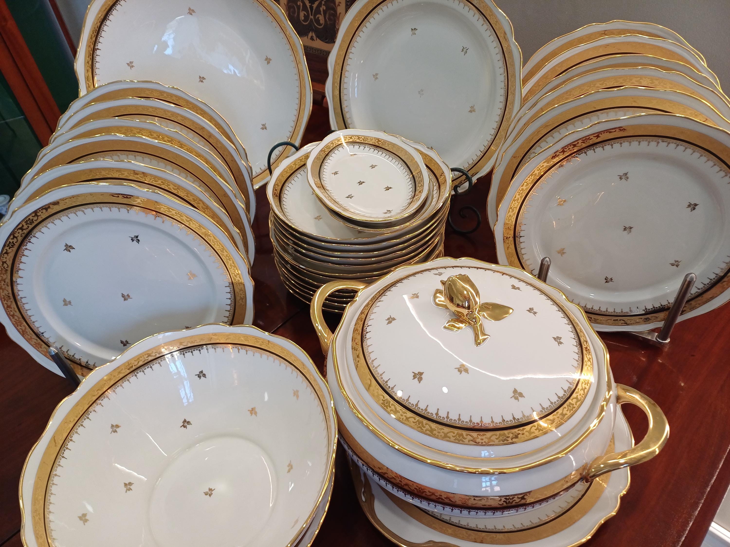 Limoges - Table Service For 12 (32) - Porcelain, Gold Plated - Gold “deux Feux”