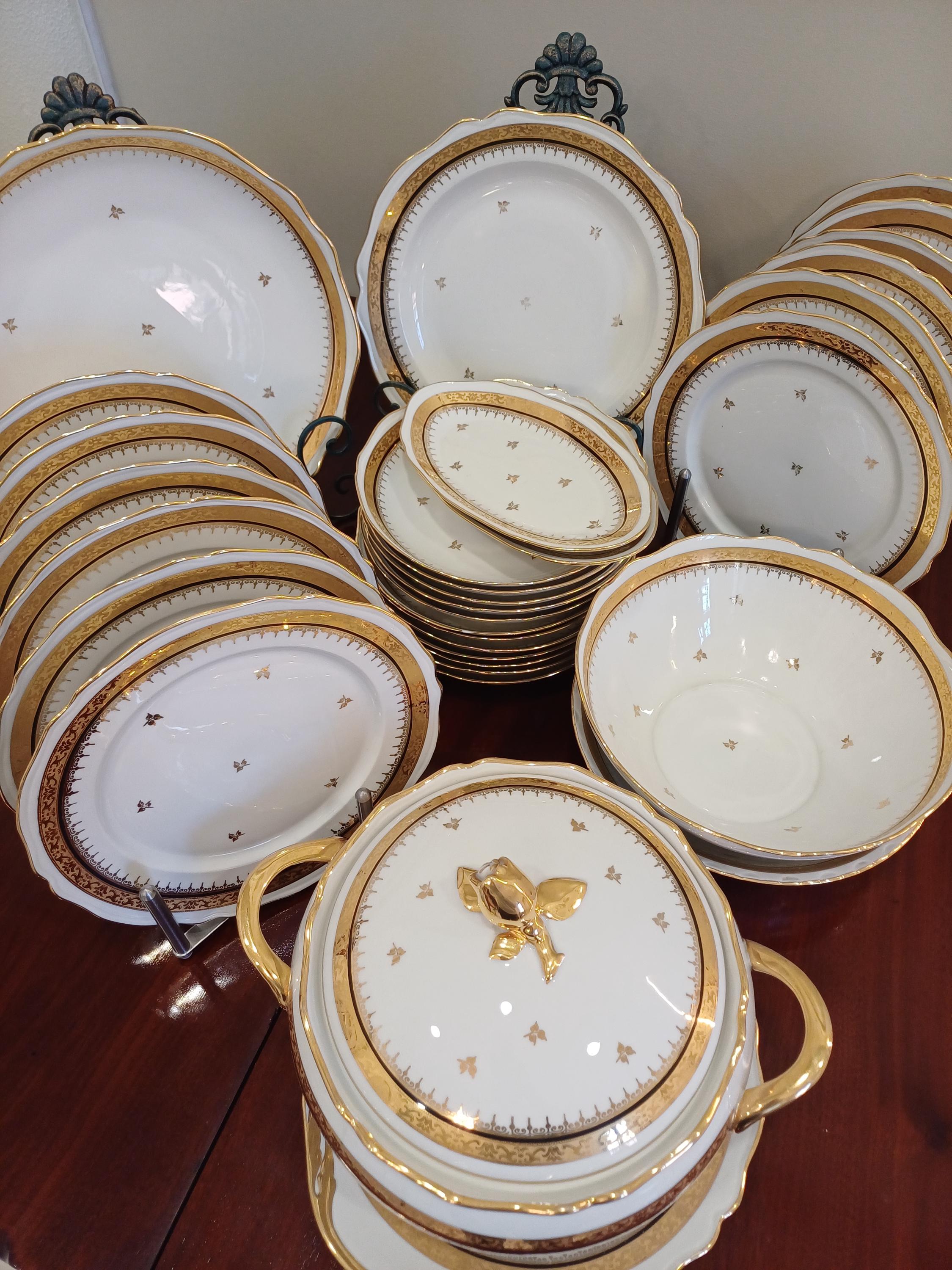 Limoges - Table Service For 12 (32) - Porcelain, Gold Plated - Gold “deux Feux”
